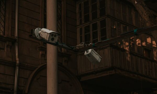 영국에서 CCTV 설치로 집을 감시하세요
