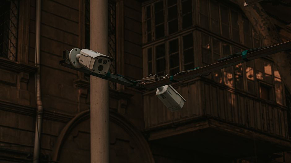 영국에서 CCTV 설치로 집을 감시하세요