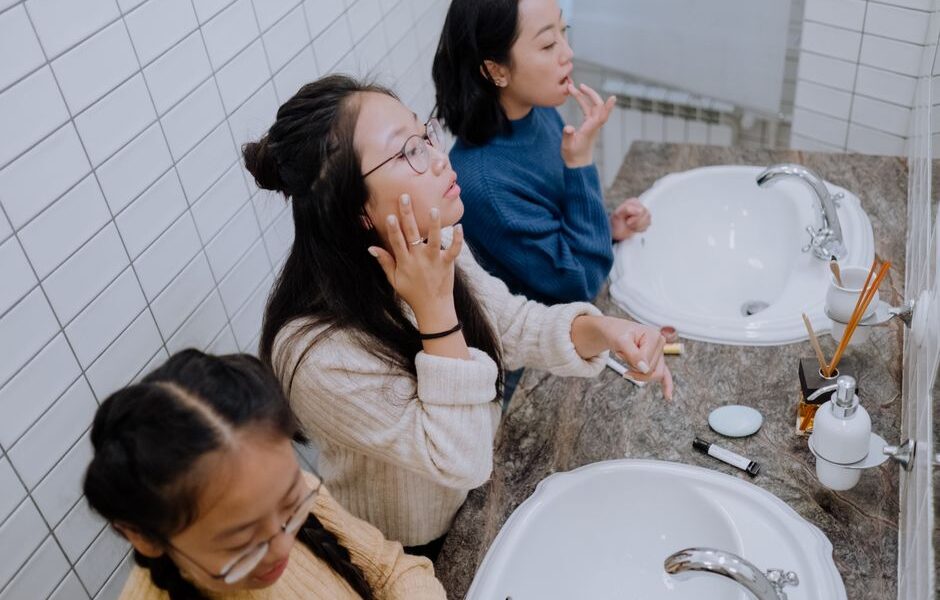 최고의 욕실 화장 – 모든 예산에 맞는 혁신 아이디어