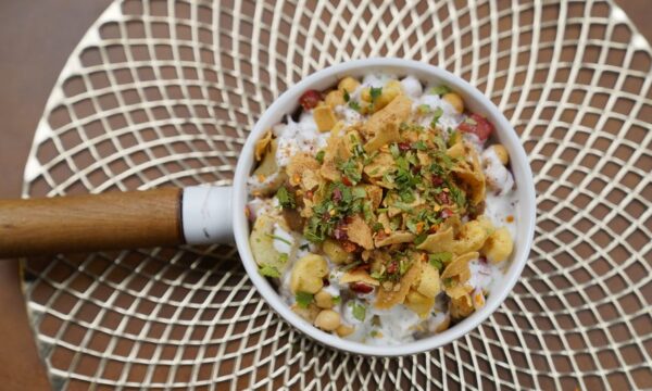 베지 치킨 티카 포테이토 칩과 Chatpata Khatta Mitha 스낵을 맛보세요