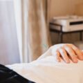 물리치료가 효과적인 방식으로 신체적 통증을 제거하는 데 도움이 되는 이유