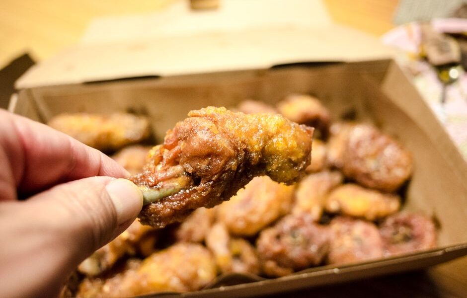 진짜 바삭한 맛으로 맛있는 핫 치킨 레시피를 즐기십시오